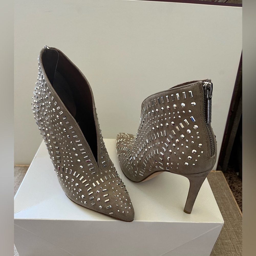 Donald J. Pliner Women's Studded Tan Heels - Picture 2 of 11
